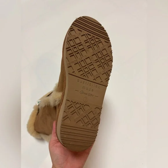 UGG Sundance Boots - Picture 13 of 13